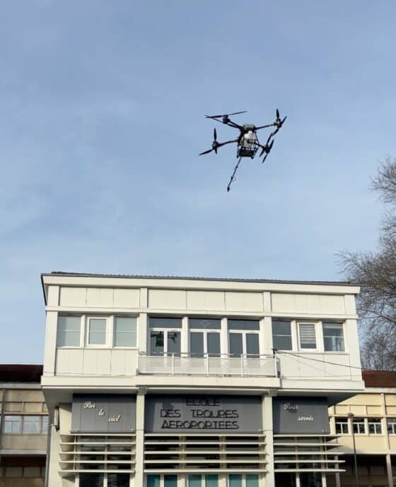 Nettoyage drone sans tuyau au PC Commandement de l'École des Parachutistes.