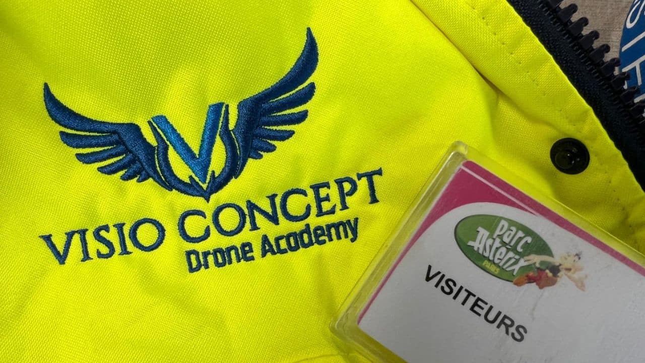 Carte d'accès au Parc Astérix pour la formation drone sur site par Visio Concept.