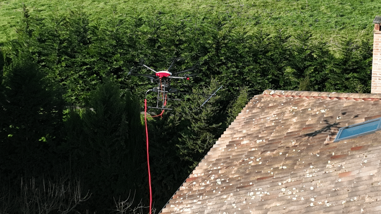 Nettoyage pierre ancienne par drone